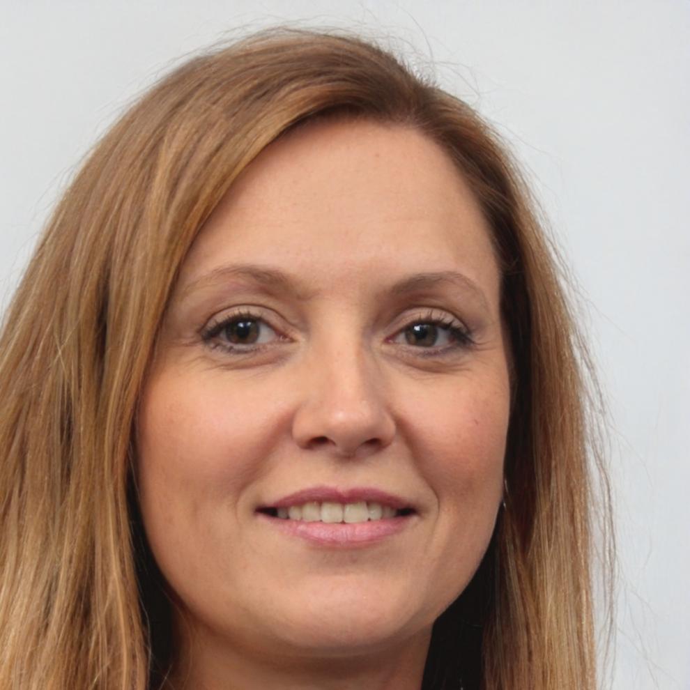 María González - Educadora Financiera
